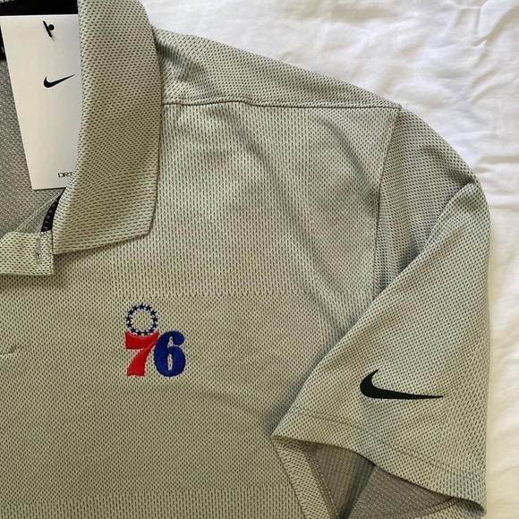Nike Golf NWT Men’s XXL Dri-Fit NBA Philadelphia 76ers Short Sleeve Gray Polo - Picture 4 of 7